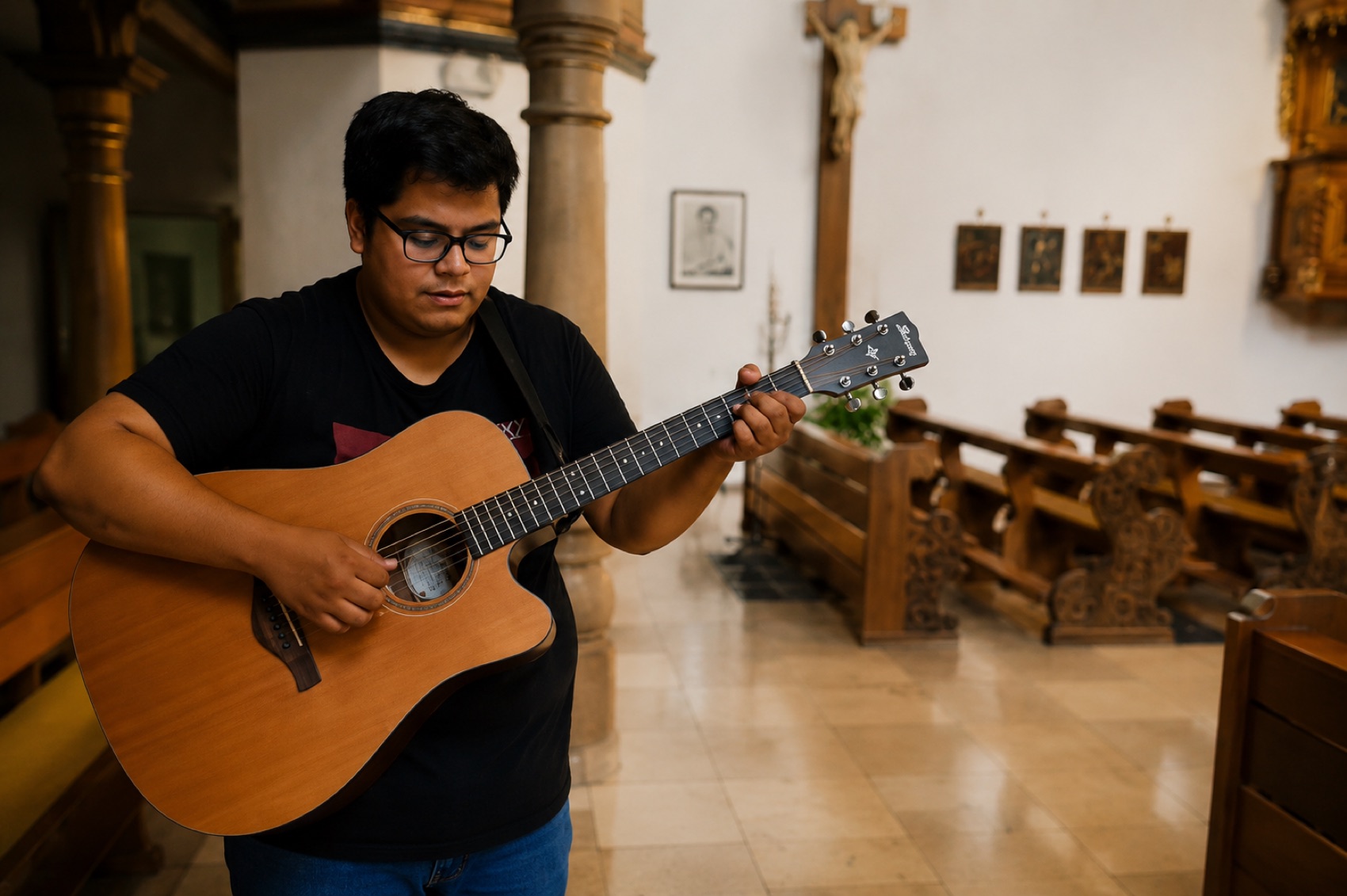 Christian Riesbeck spielt Akustikgitarre in einer Kirche
